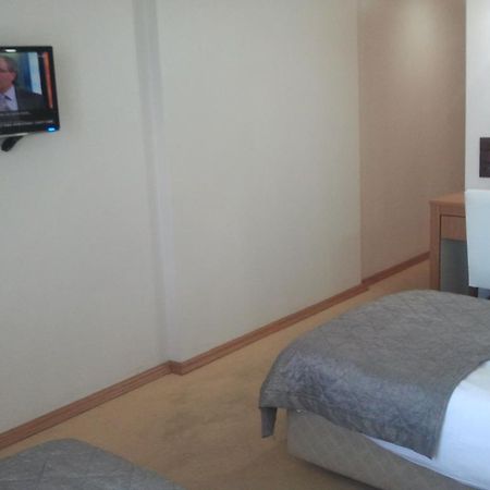 Hotel Kocaman Измир Стая снимка