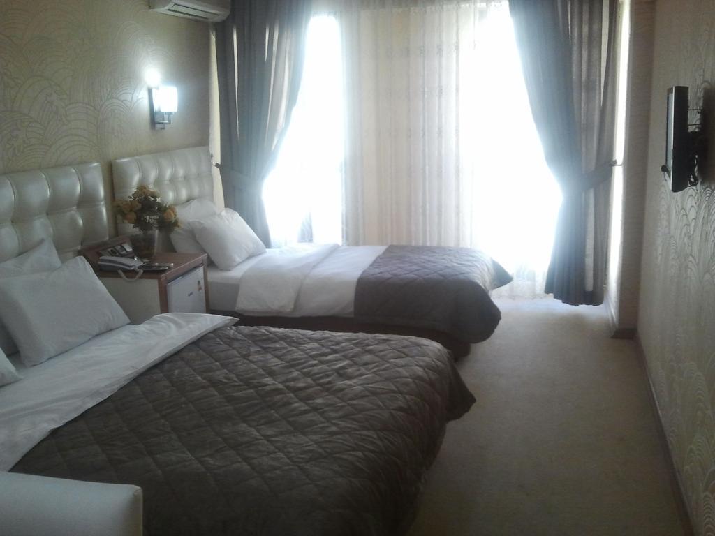 Hotel Kocaman Измир Стая снимка
