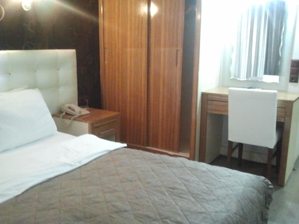Hotel Kocaman Измир Стая снимка