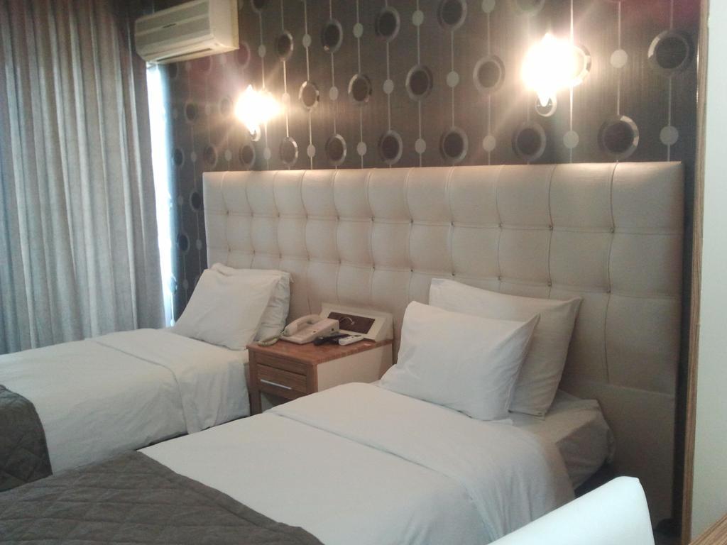 Hotel Kocaman Измир Стая снимка