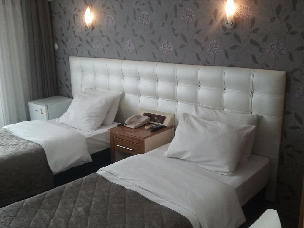 Hotel Kocaman Измир Стая снимка