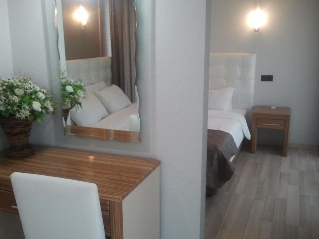 Hotel Kocaman Измир Стая снимка