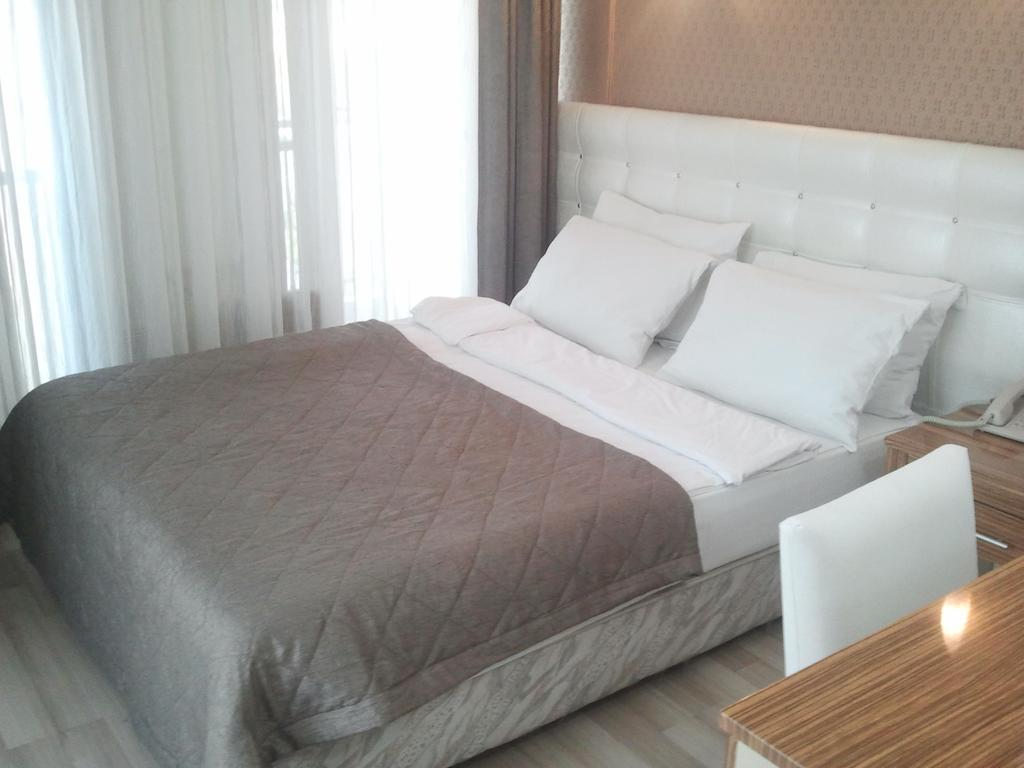 Hotel Kocaman Измир Стая снимка