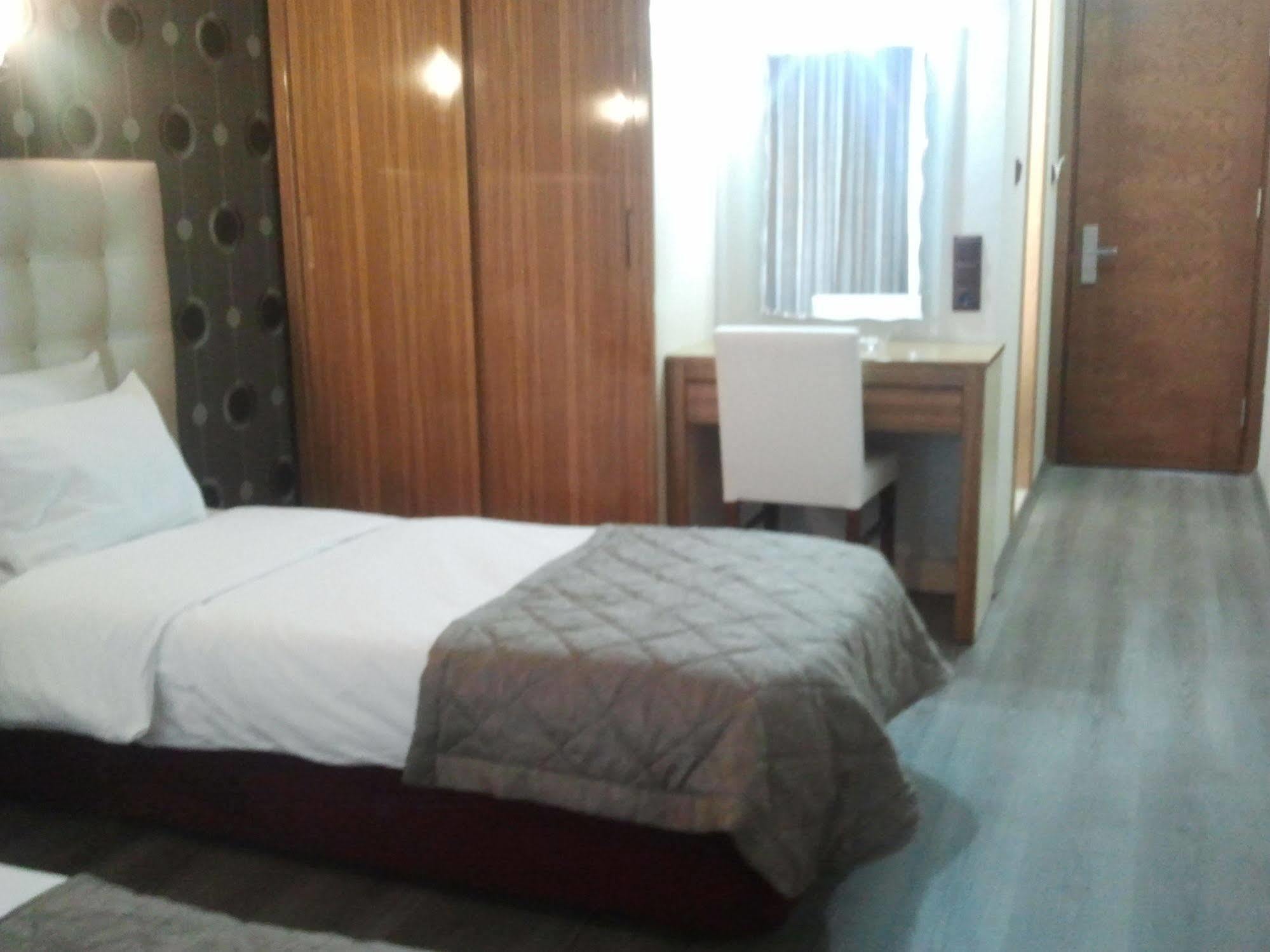 Hotel Kocaman Измир Екстериор снимка